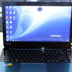 Máy tính xách tay Toshiba Satellite L40-AS131XB Blue/ White